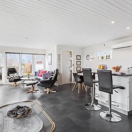 Ae305-aeroskobing-hanses-ager-2 Nyaraló